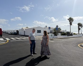 Olivia Duque y Eugenio Robayna - Asfaltado Los Cocoteros