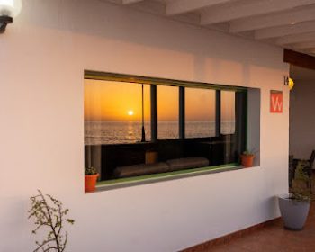 casa-ana-y-el-mar-los-cocoteros-lanzarote