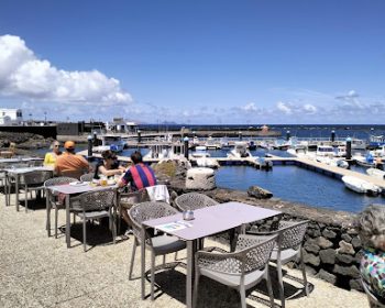 la-marina-restaurante-de-comida-canaria-orzola-lanzarote-clublanzarote