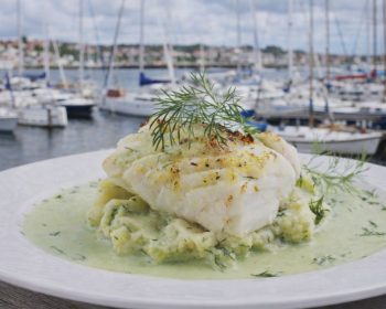 lomo-bacalao-salsa-de-patatas-y-brocoli-le-delizie-del-porto-puerto-calero-lanzarote-clublanzarote
