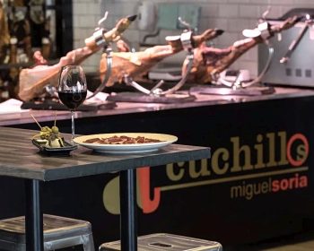 miguel-soria-a-cuchillo-jamonería-costa-teguise-lanzarote-3