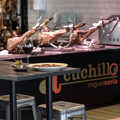 miguel-soria-a-cuchillo-jamonería-costa-teguise-lanzarote-3