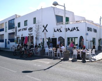 restaurante-beach-food-las-bajas-famara-lanzarote-clublanzarote